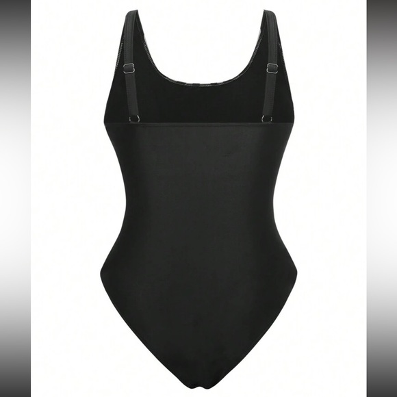 🆕Black & White Optical Illusion Swimsuit! Show Off your Plus Size Curves!!! NEW - Picture 3 of 5